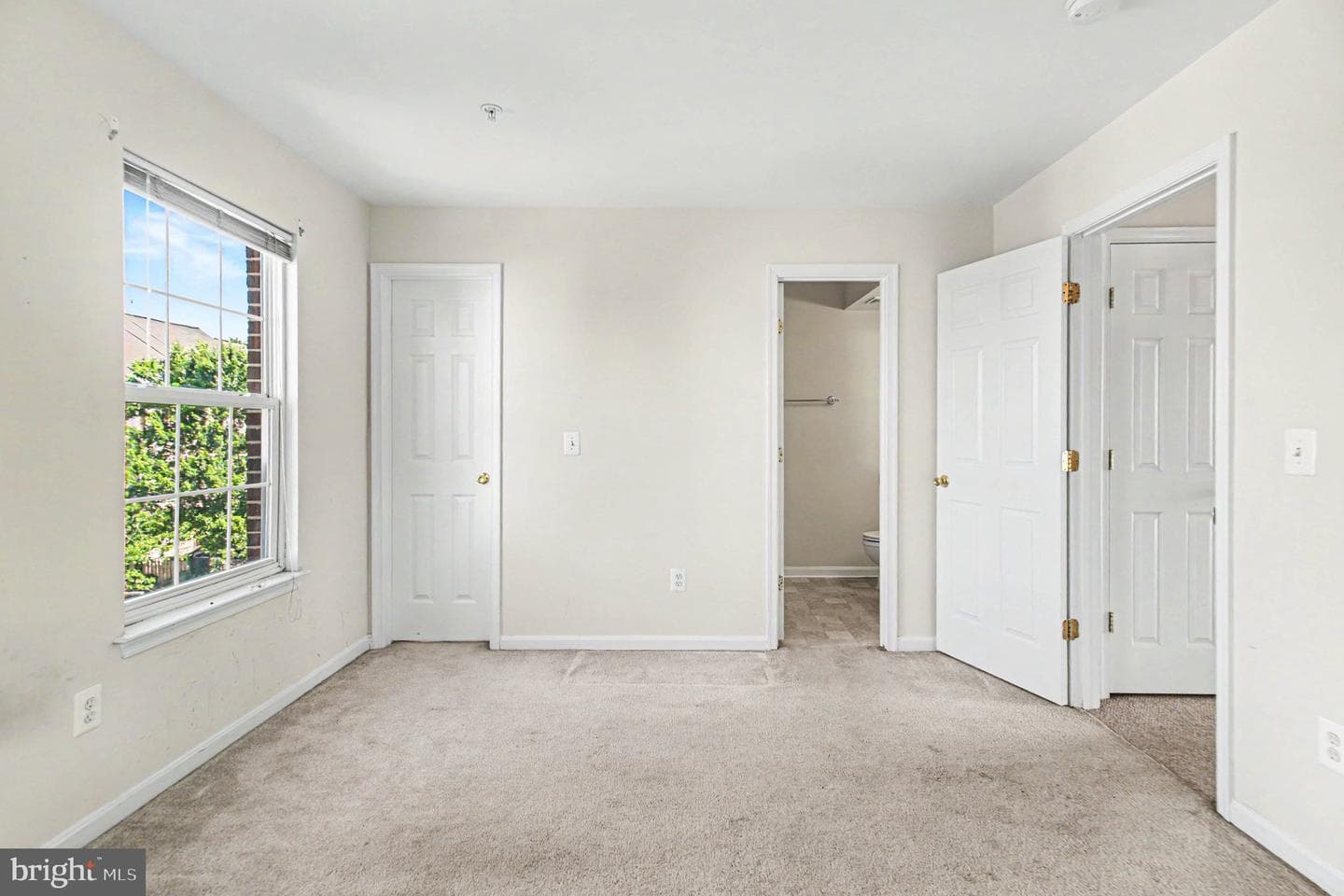 100 Meadows Lane photo 14