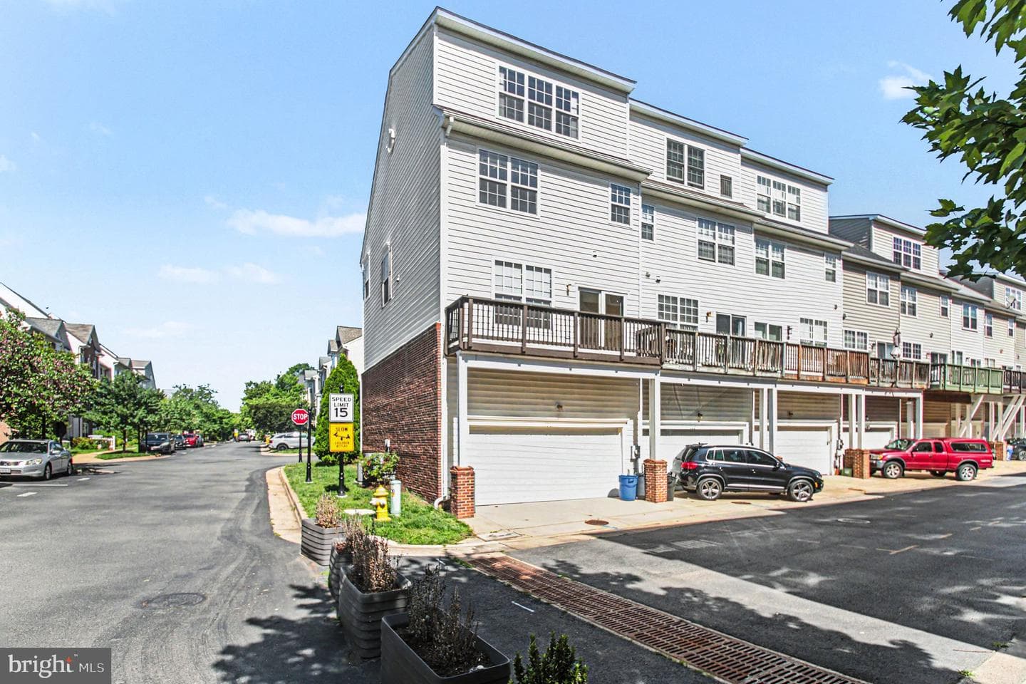 100 Meadows Lane photo 26