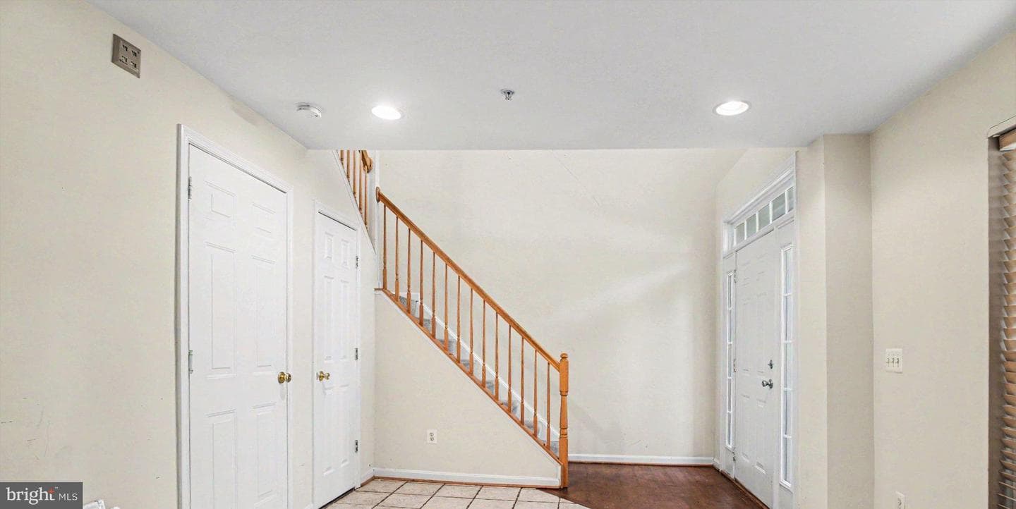 100 Meadows Lane photo 4