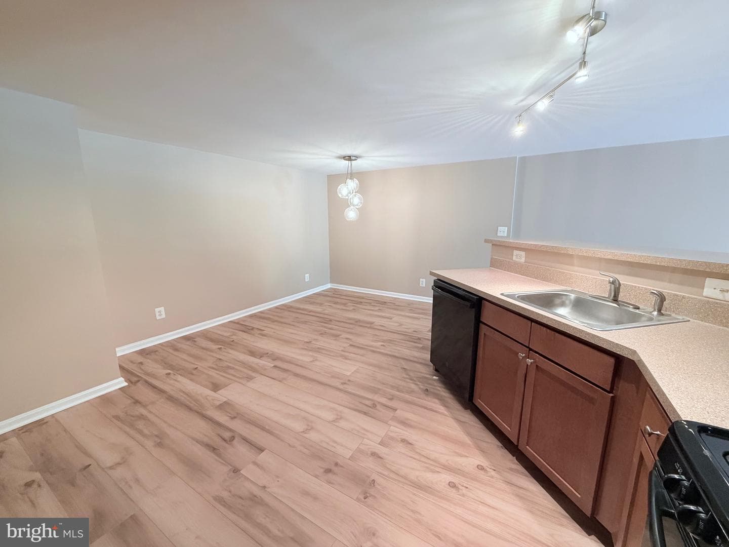 1425 N Van Dorn Street #a photo 9
