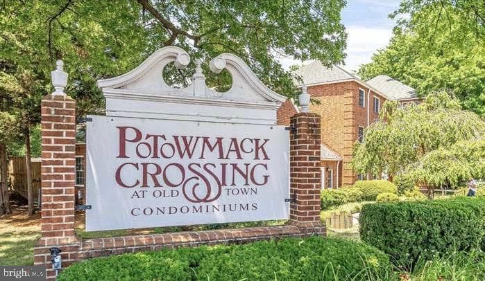 1632 W Abingdon Drive #302 photo 22