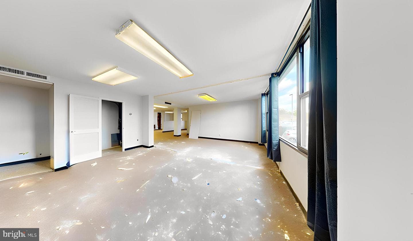 4600 Duke Street #419 / 420 photo 32