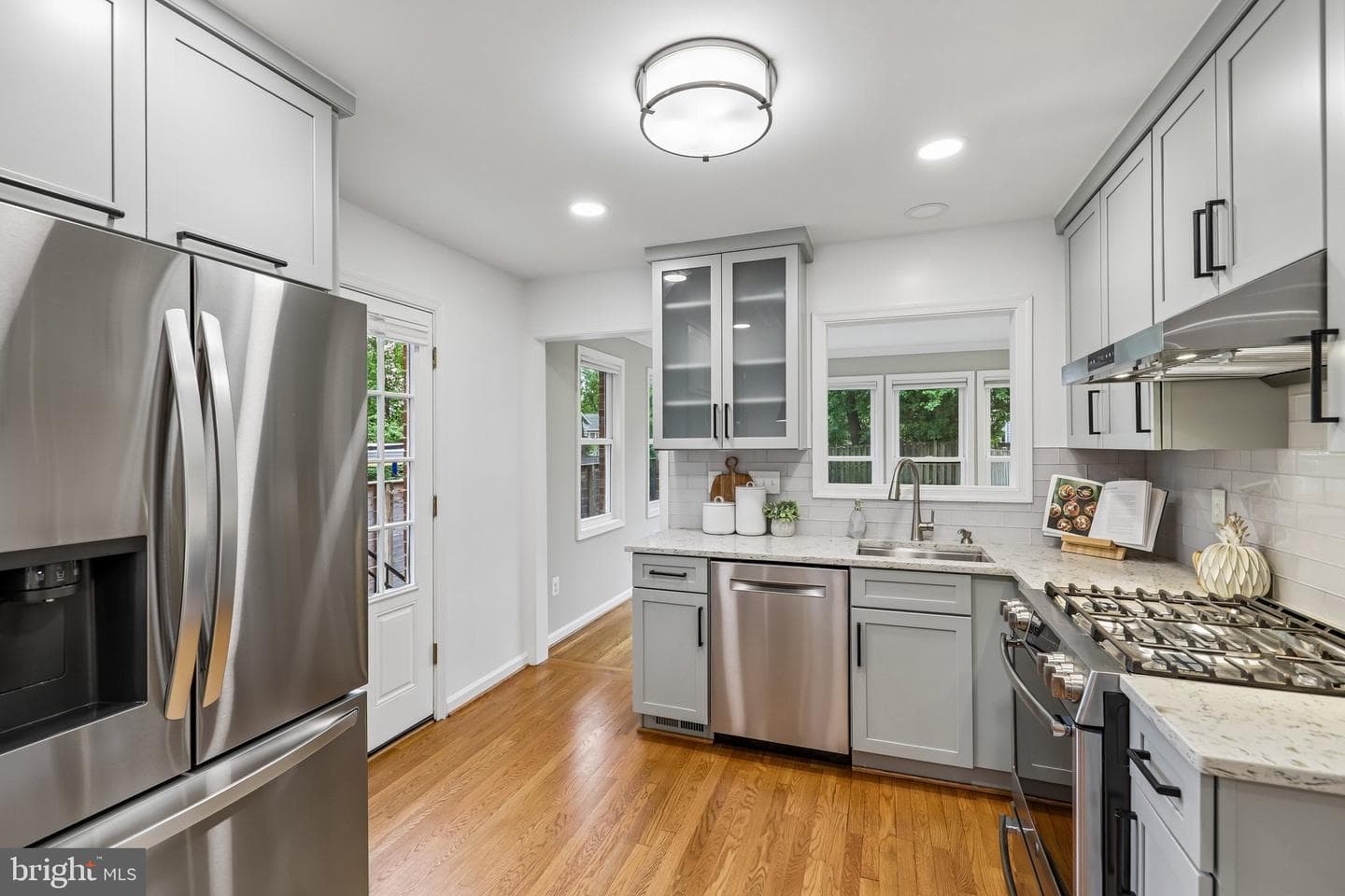 305 Ashby Street photo 10