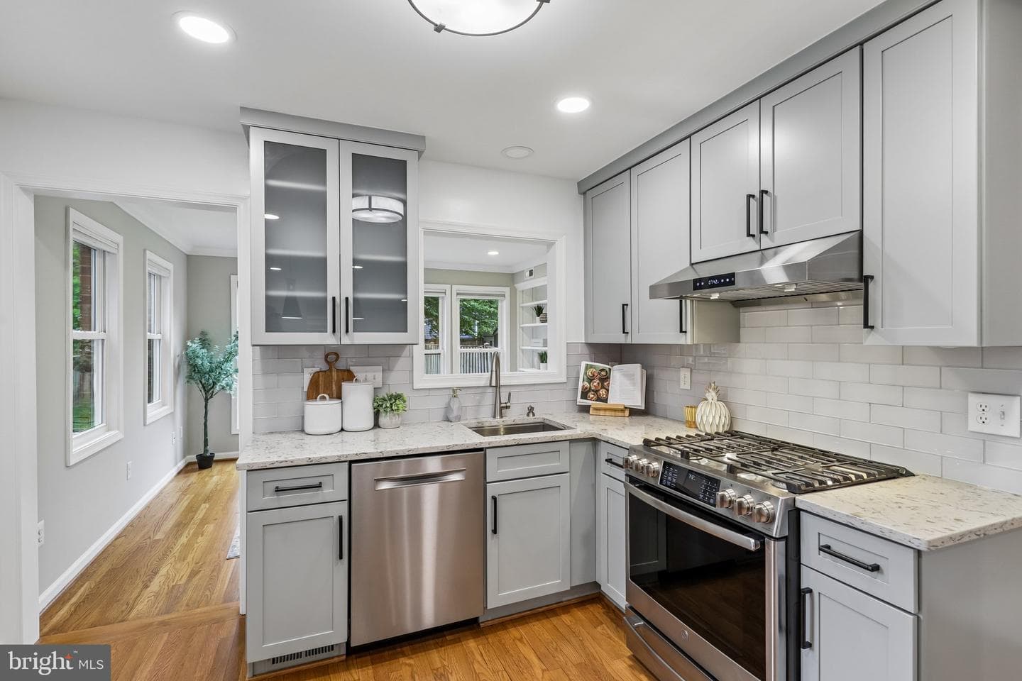 305 Ashby Street photo 11