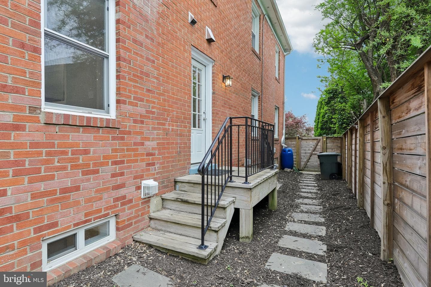 305 Ashby Street photo 48