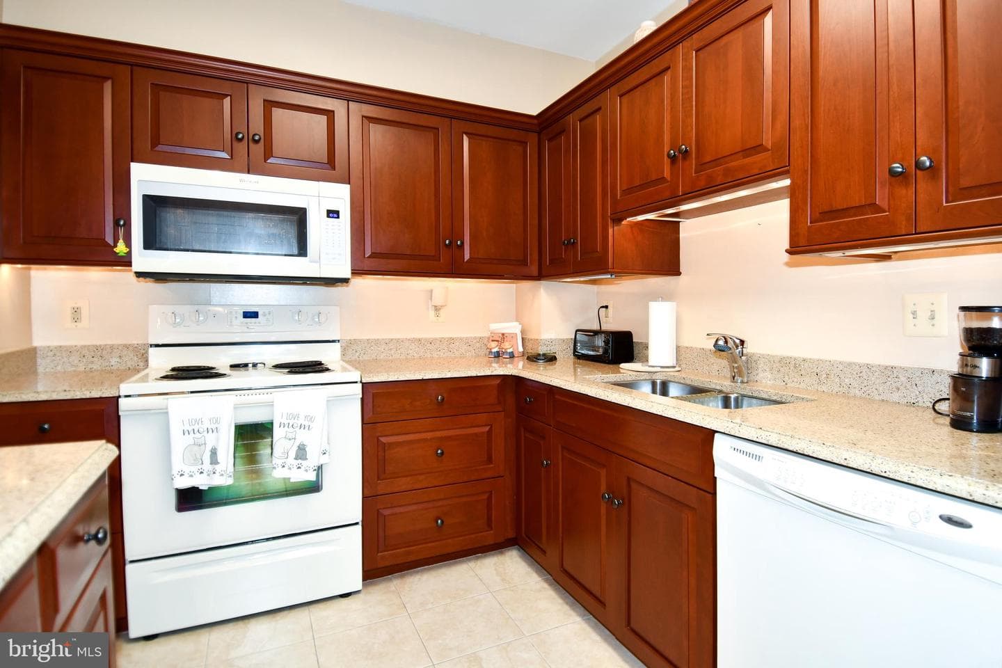 1250 S Washington Street #816 photo 16