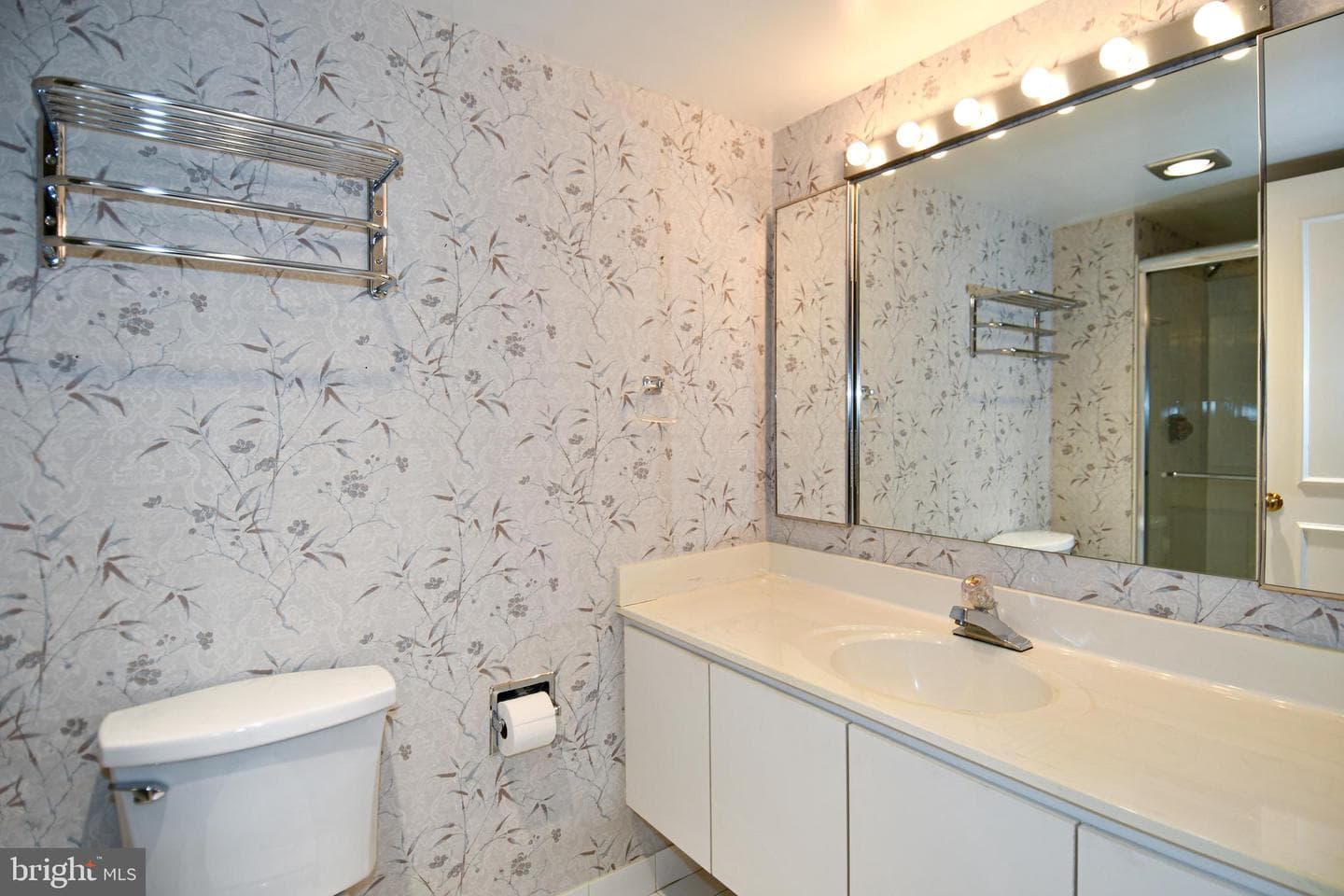 1250 S Washington Street #816 photo 30