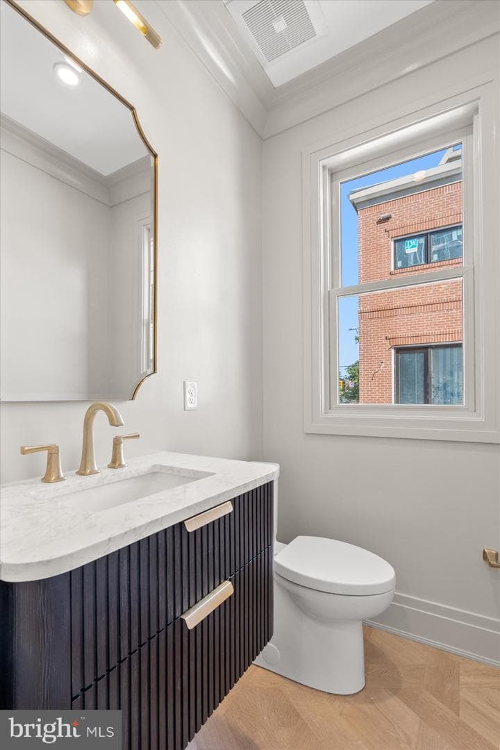 1330 Cameron Street photo 38