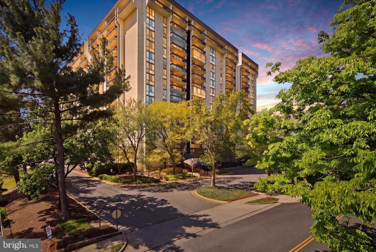 5300 Holmes Run Parkway #707 photo 2