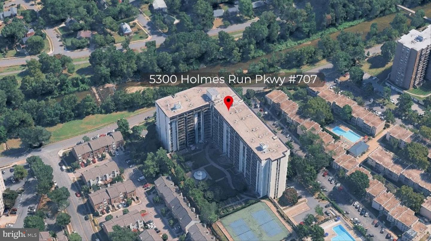 5300 Holmes Run Parkway #707 photo 3