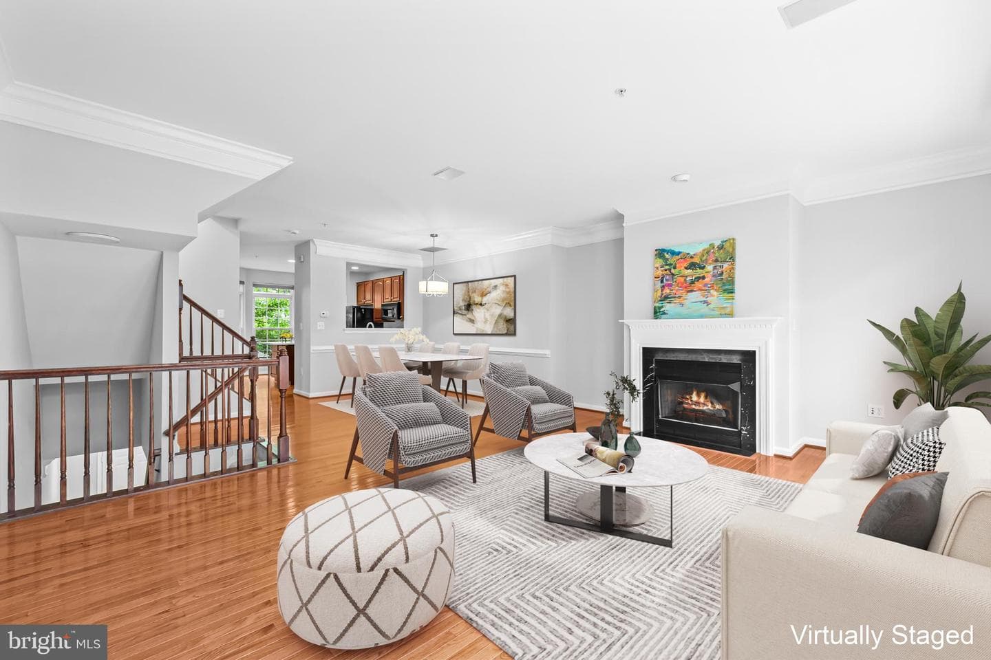 120 Martin Lane photo 10