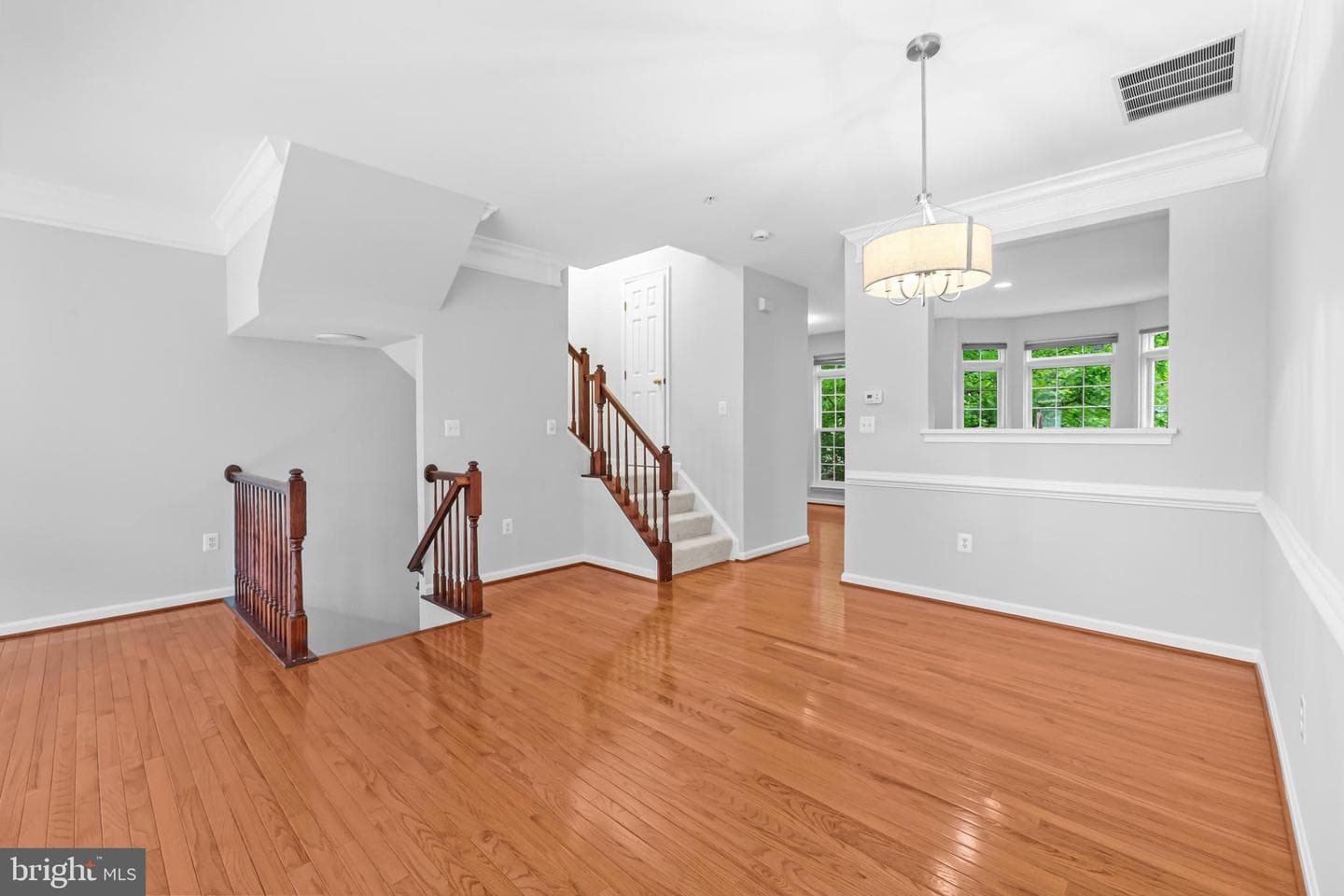 120 Martin Lane photo 15
