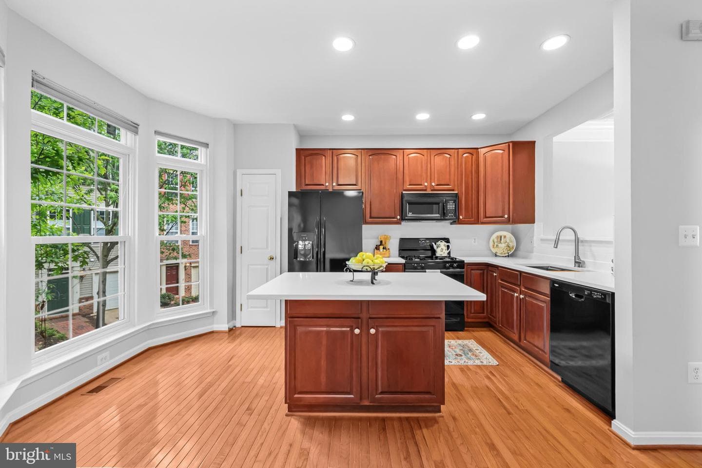 120 Martin Lane photo 21