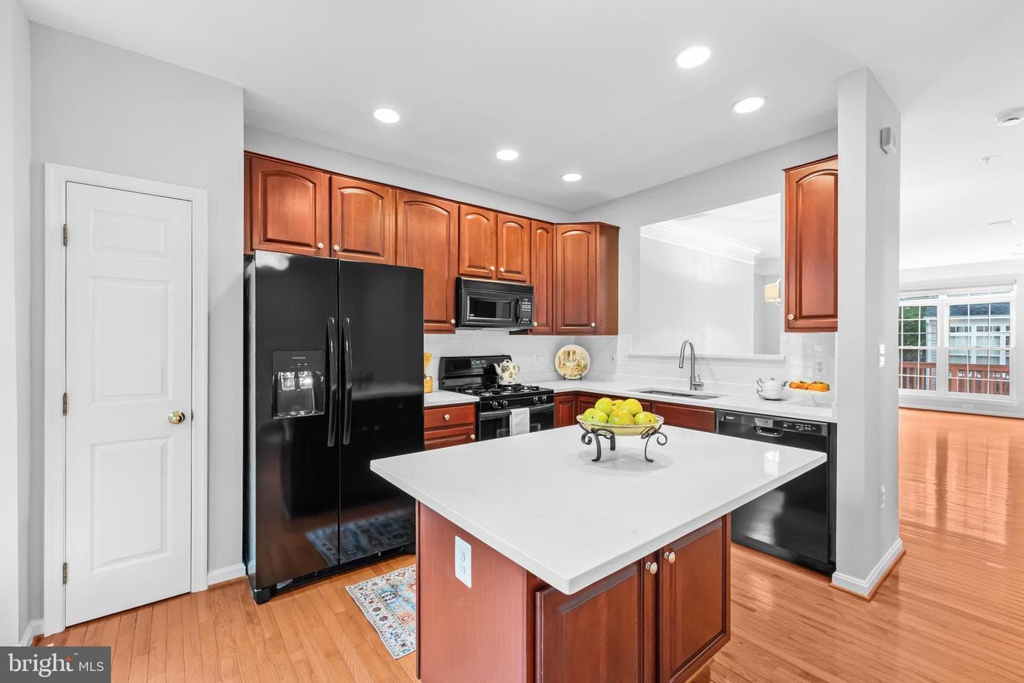 120 Martin Lane photo 22