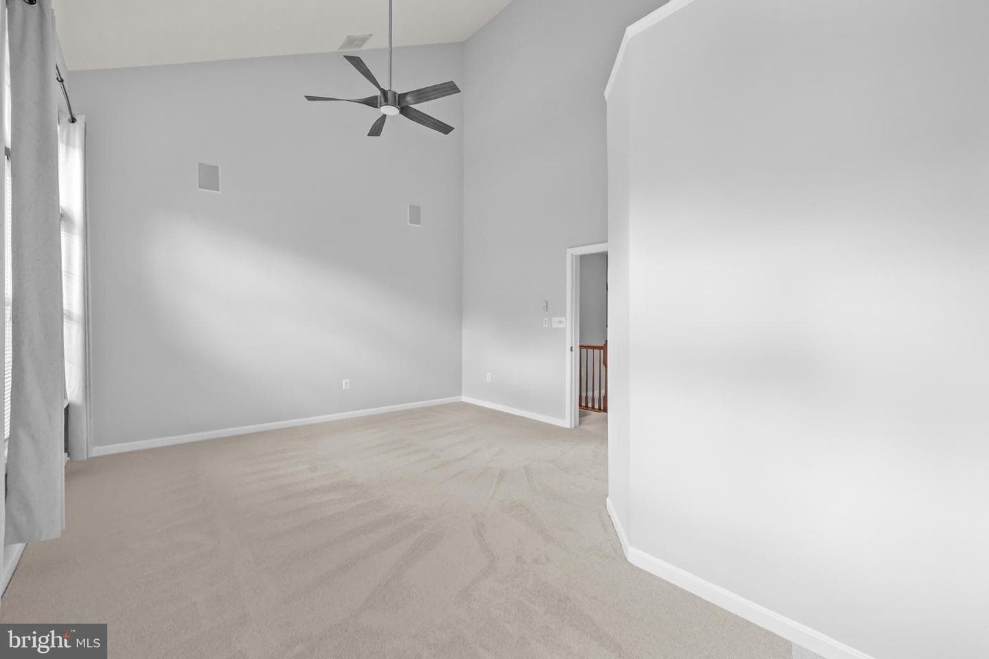 120 Martin Lane photo 34