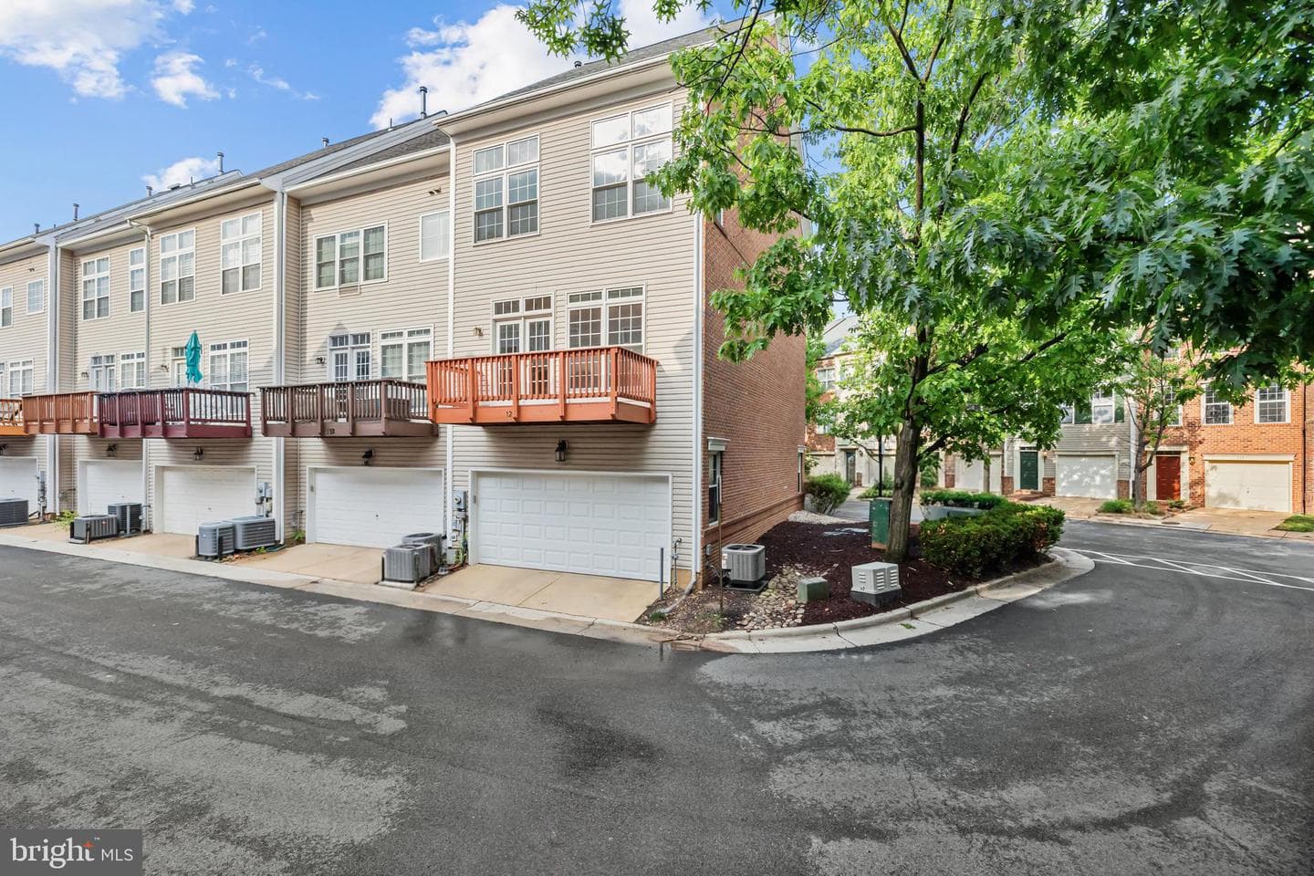 120 Martin Lane photo 54