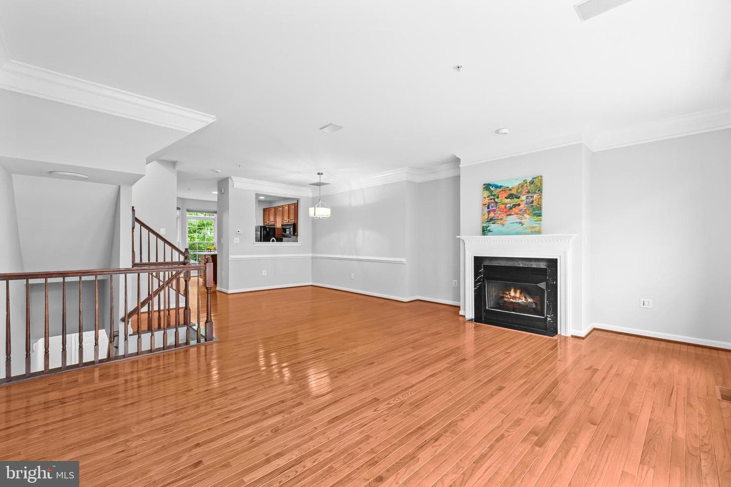 120 Martin Lane photo 9