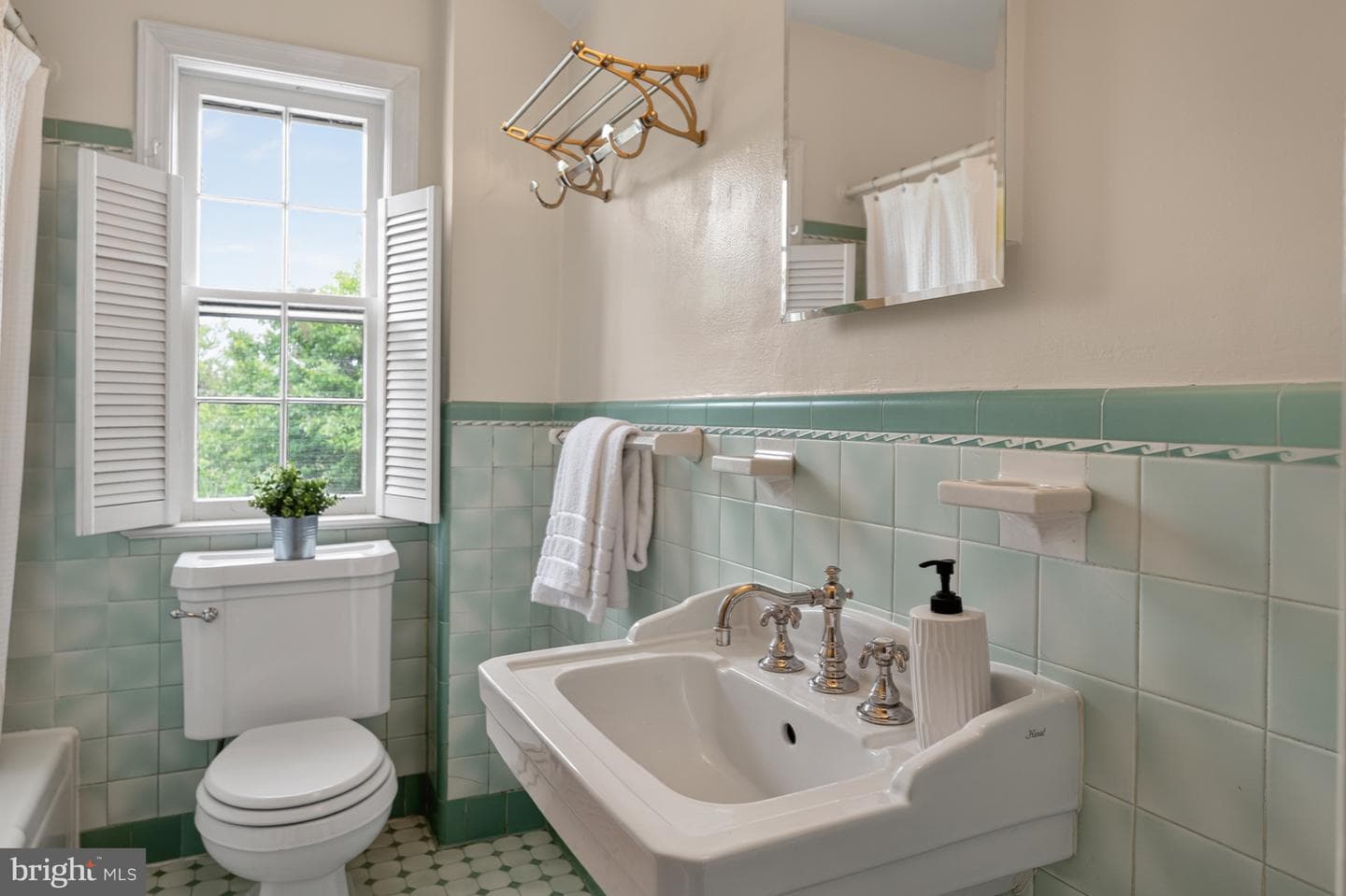 922 S Saint Asaph Street photo 38