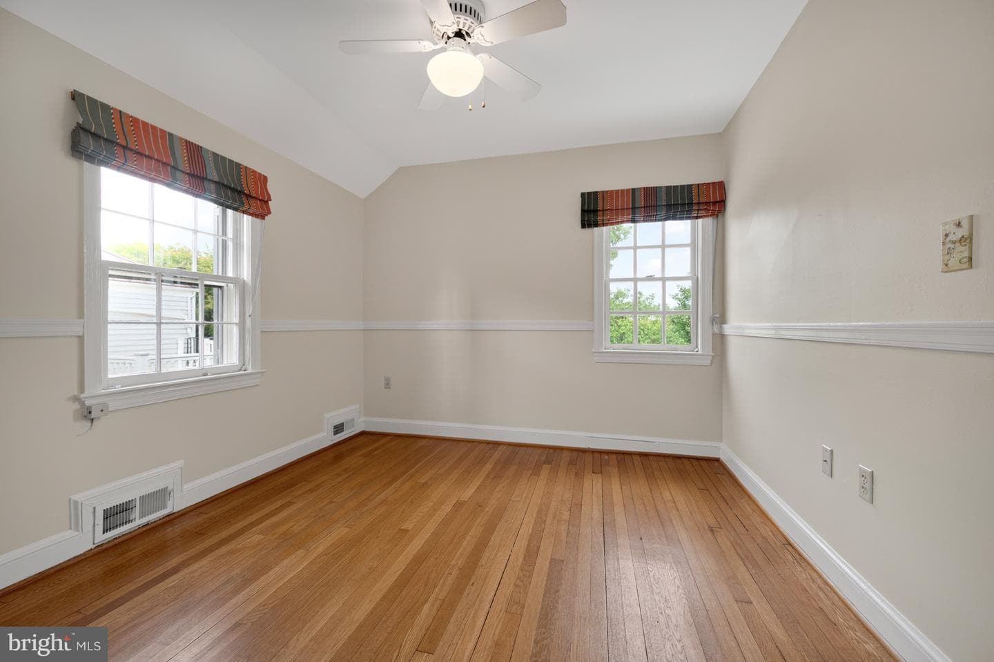 922 S Saint Asaph Street photo 43