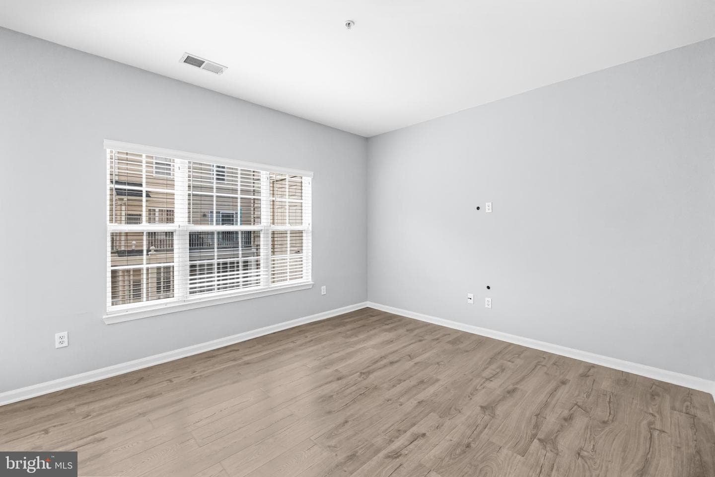 199 Martin Lane photo 20