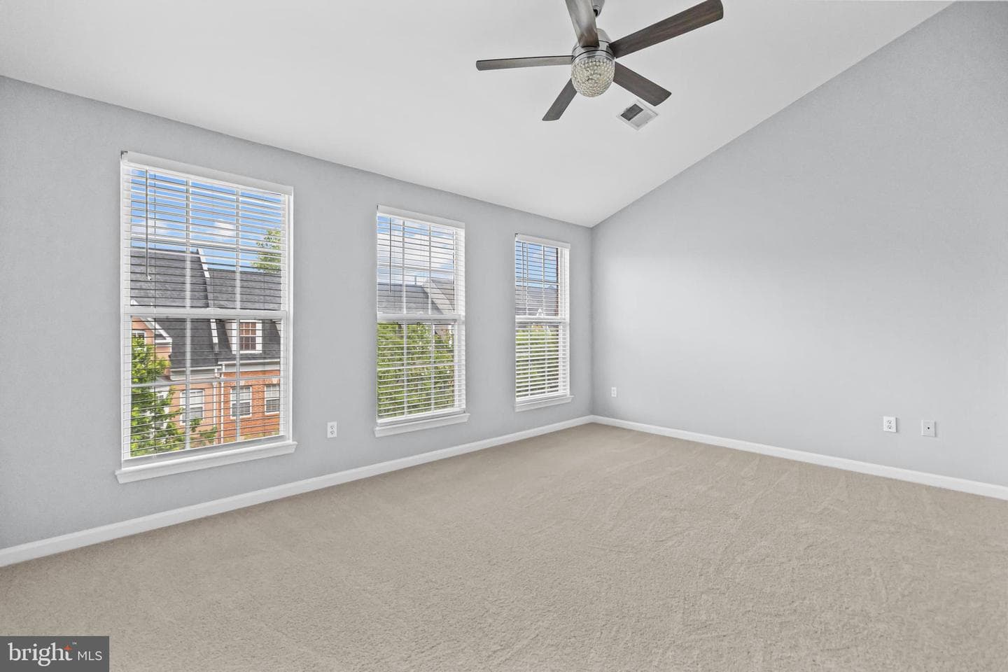 199 Martin Lane photo 34
