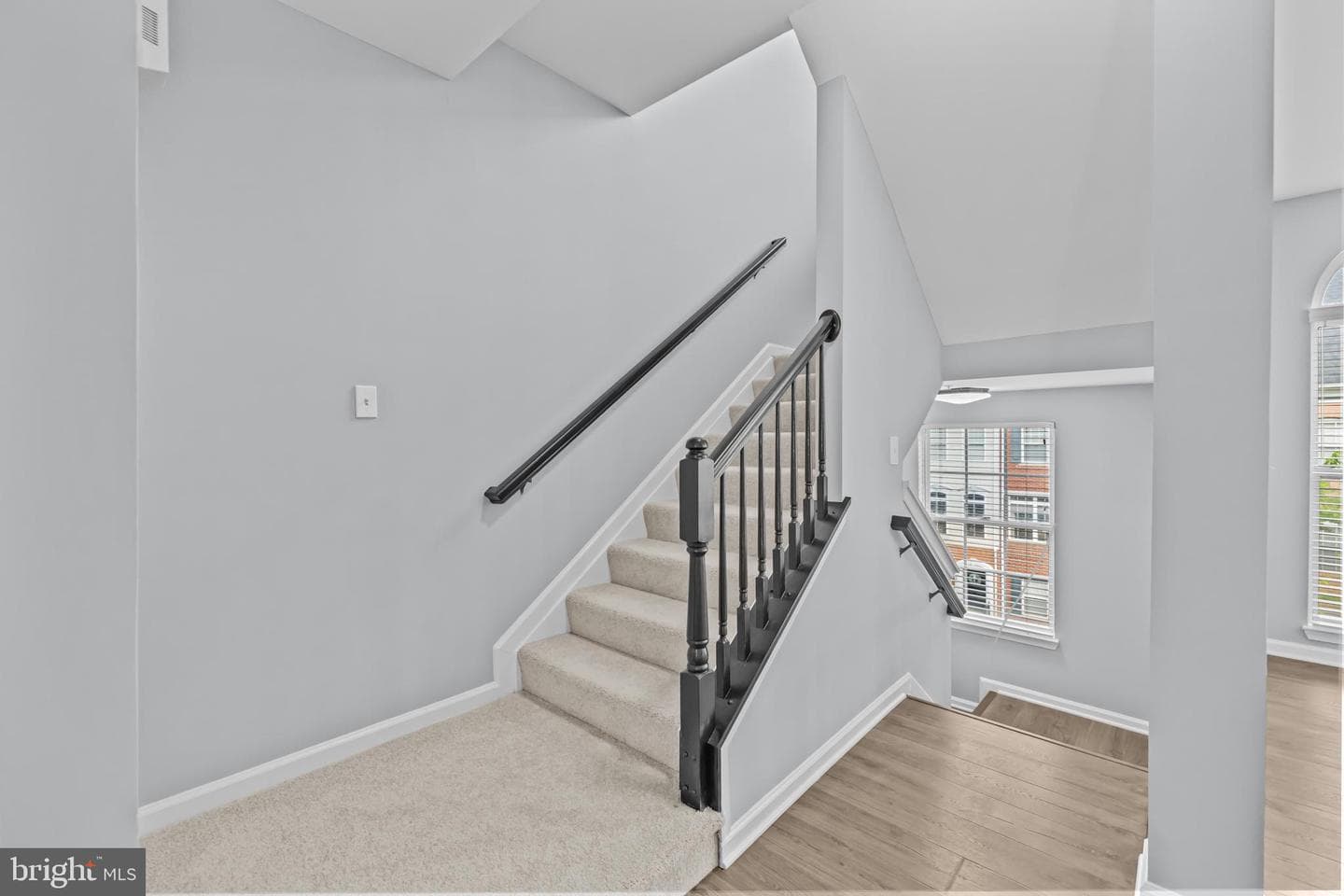 199 Martin Lane photo 8