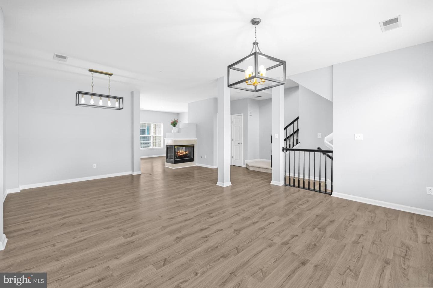 199 Martin Lane photo 9