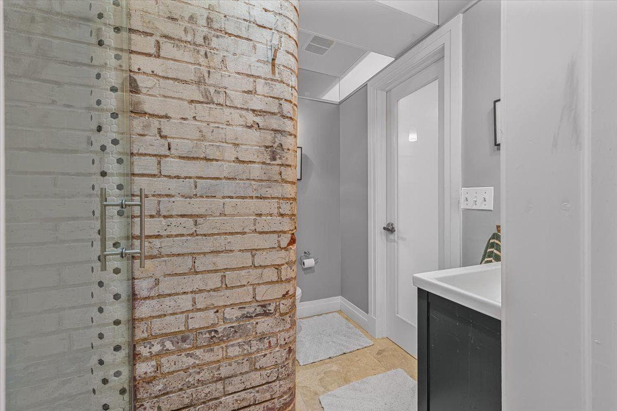 1210 Queen St #1 photo 28
