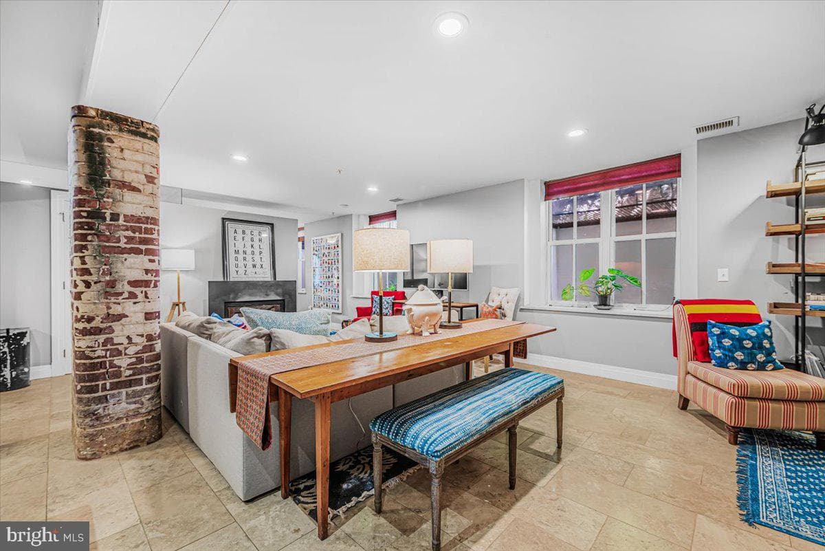 1210 Queen St #1 photo 7