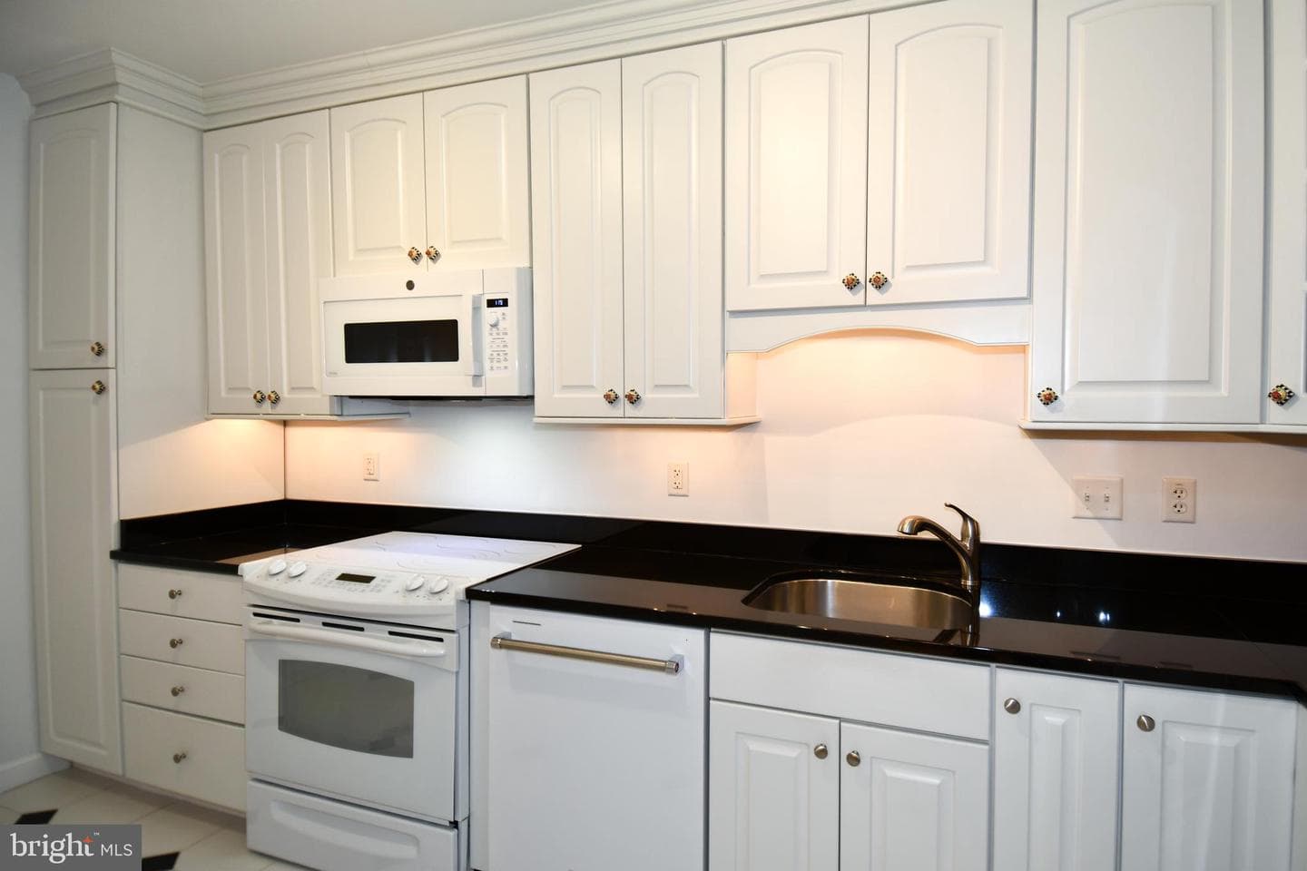 1250 S Washington Street S #614 photo 14
