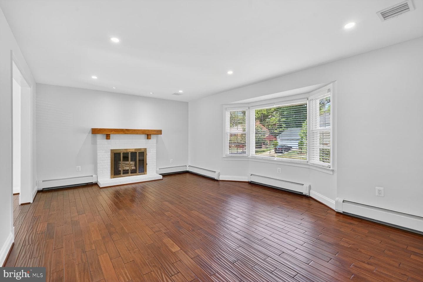 4320 Loyola Avenue photo 2