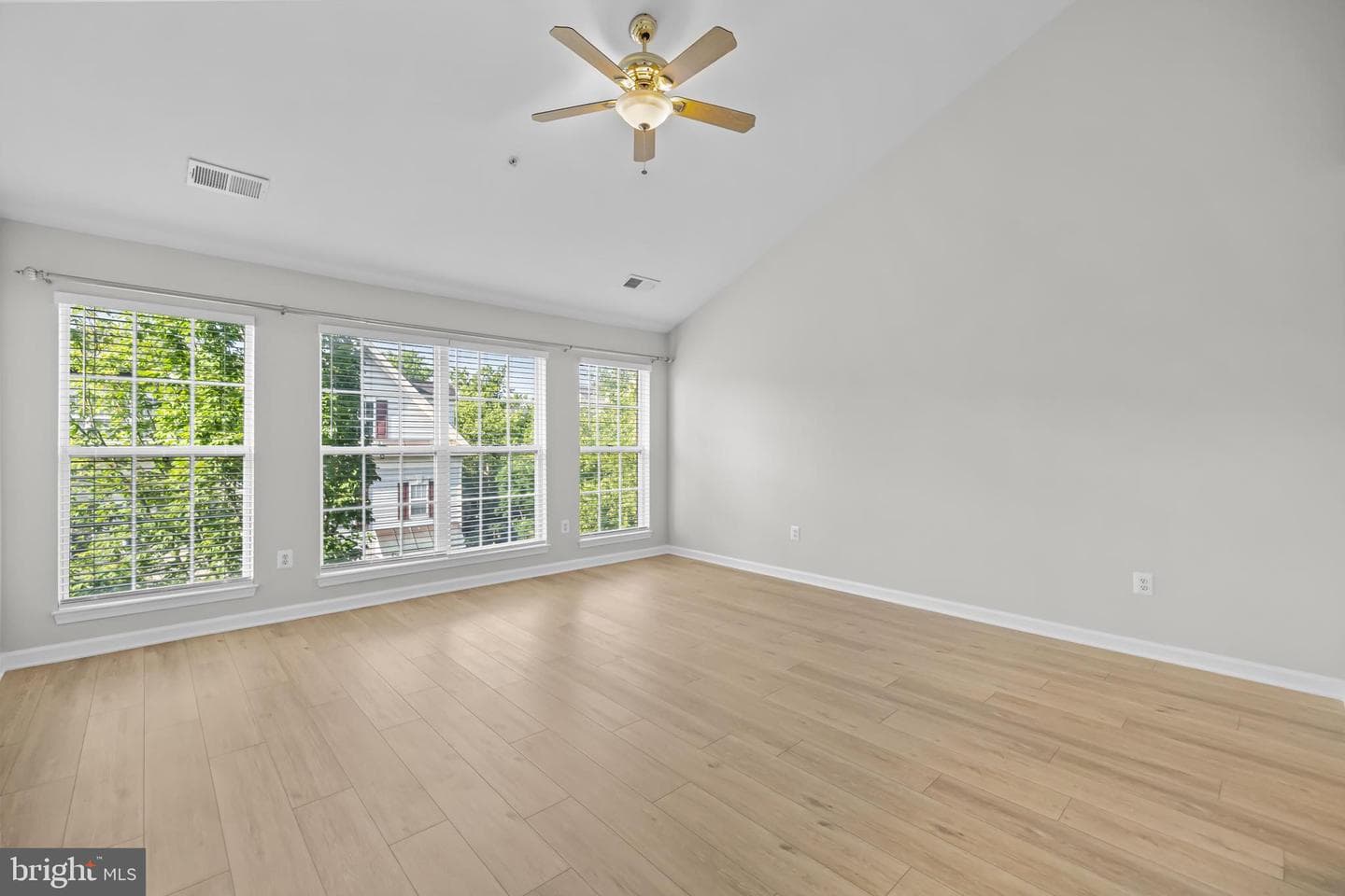 5071 Kilburn Street photo 30