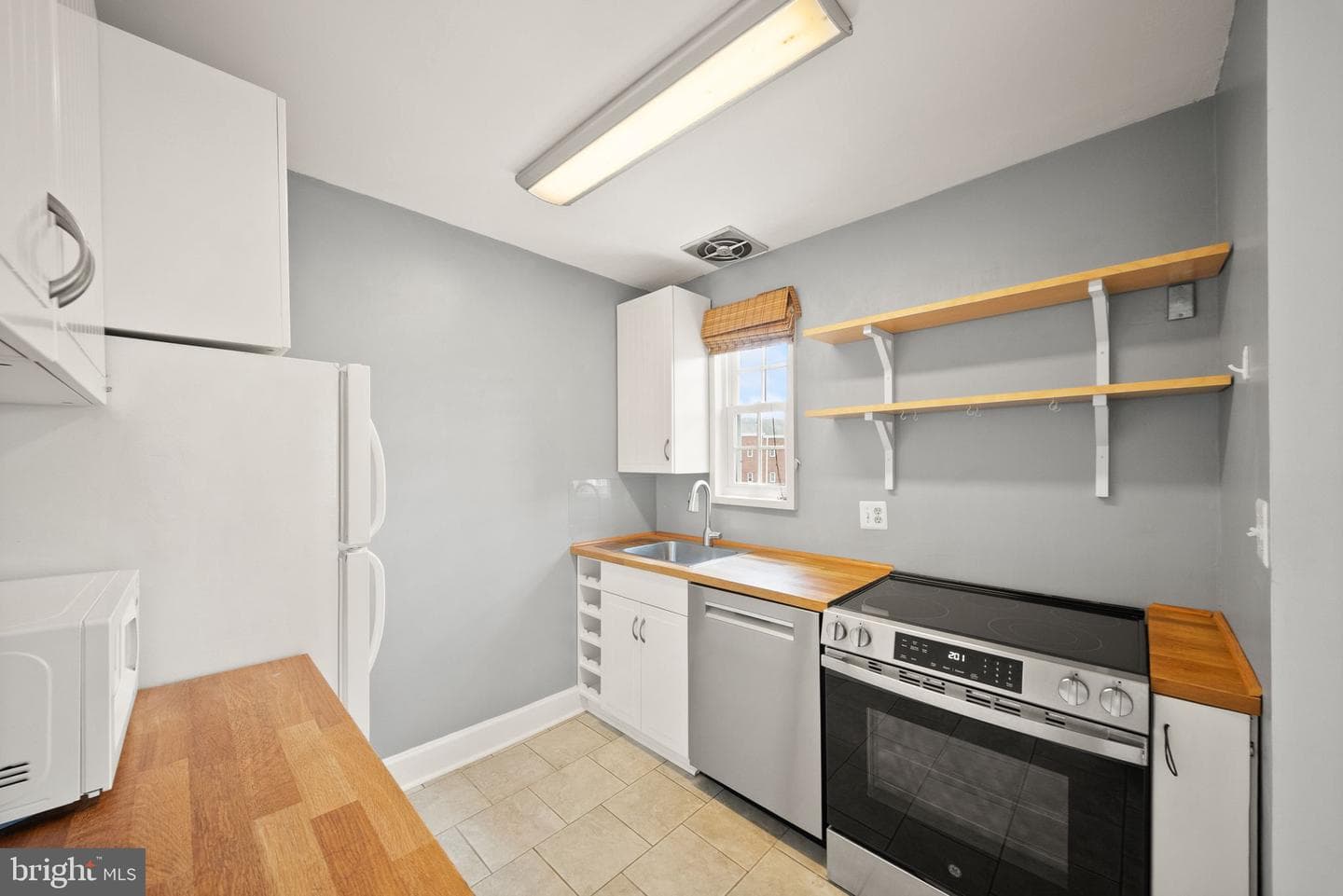 1626 W Abingdon Drive W #302 photo 14