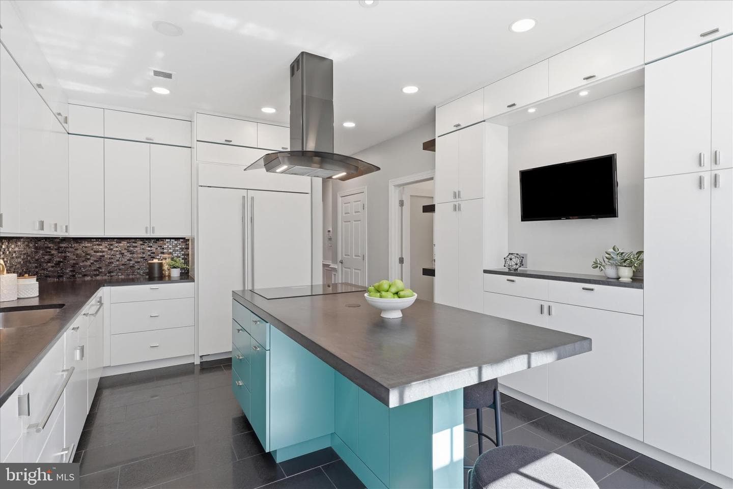 407 S Henry Street photo 19