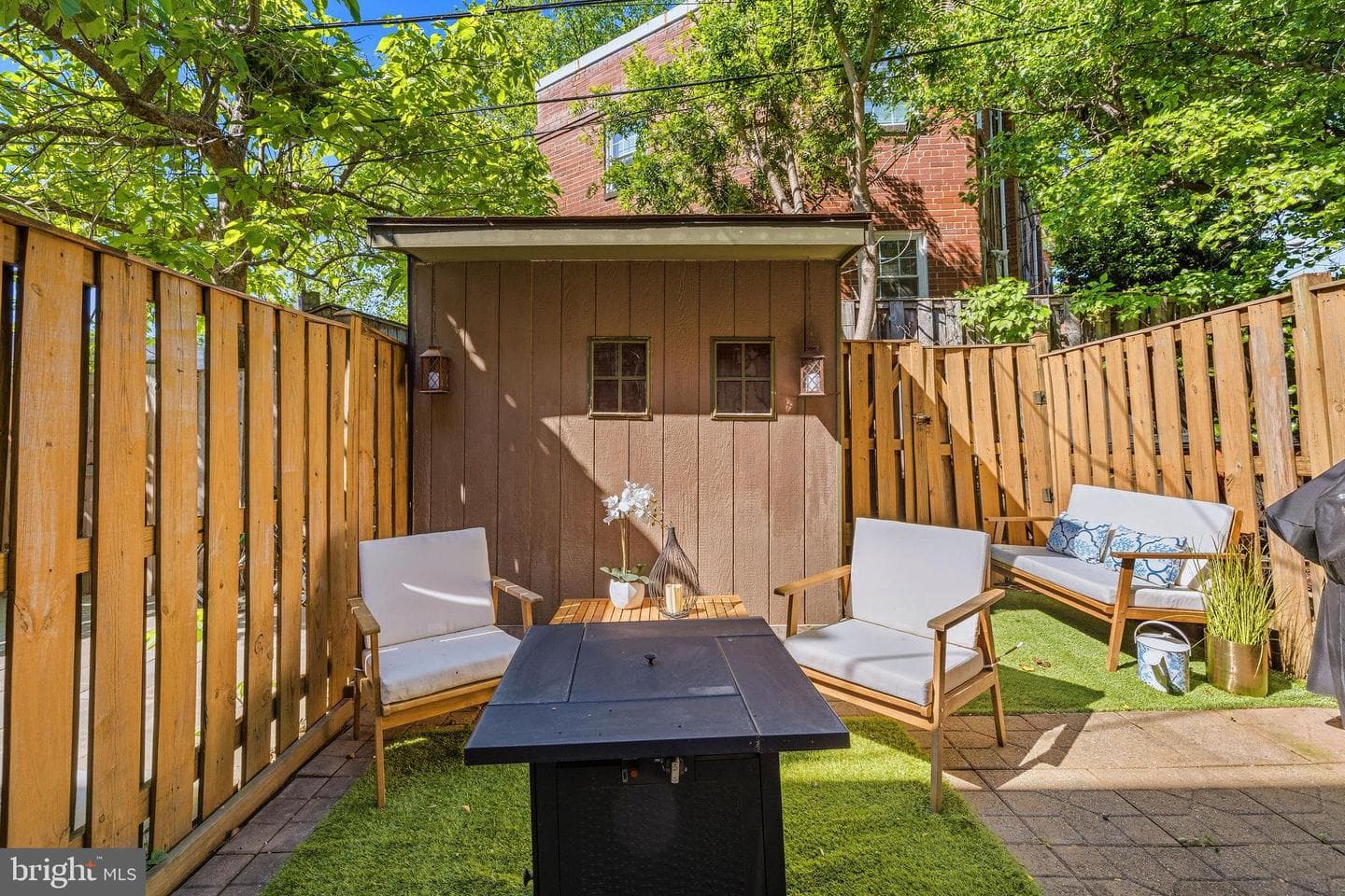 1735 Cameron Street photo 29