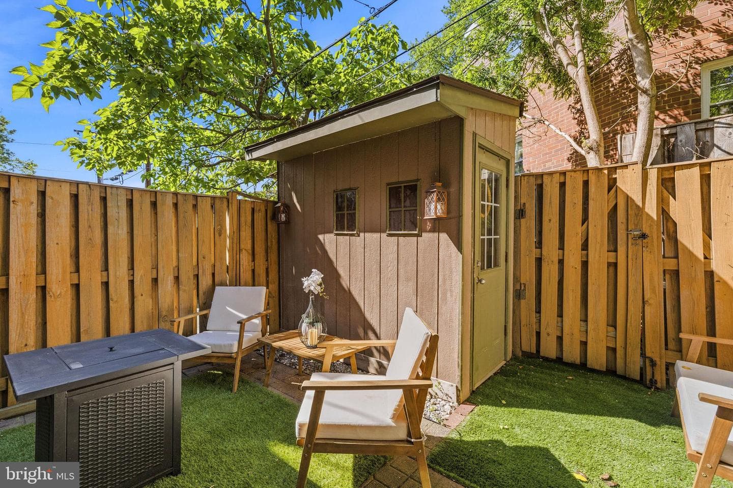 1735 Cameron Street photo 30