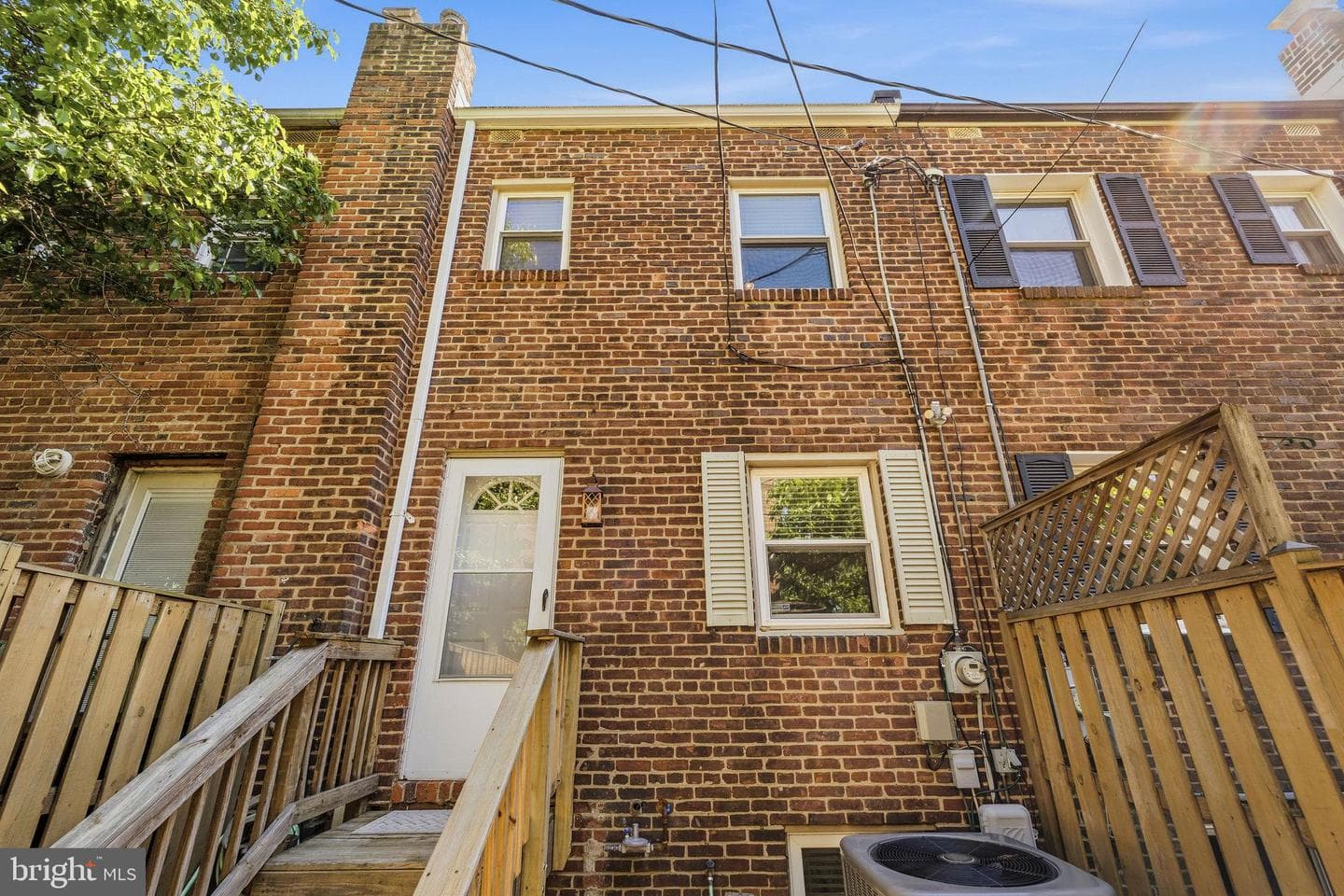 1735 Cameron Street photo 31