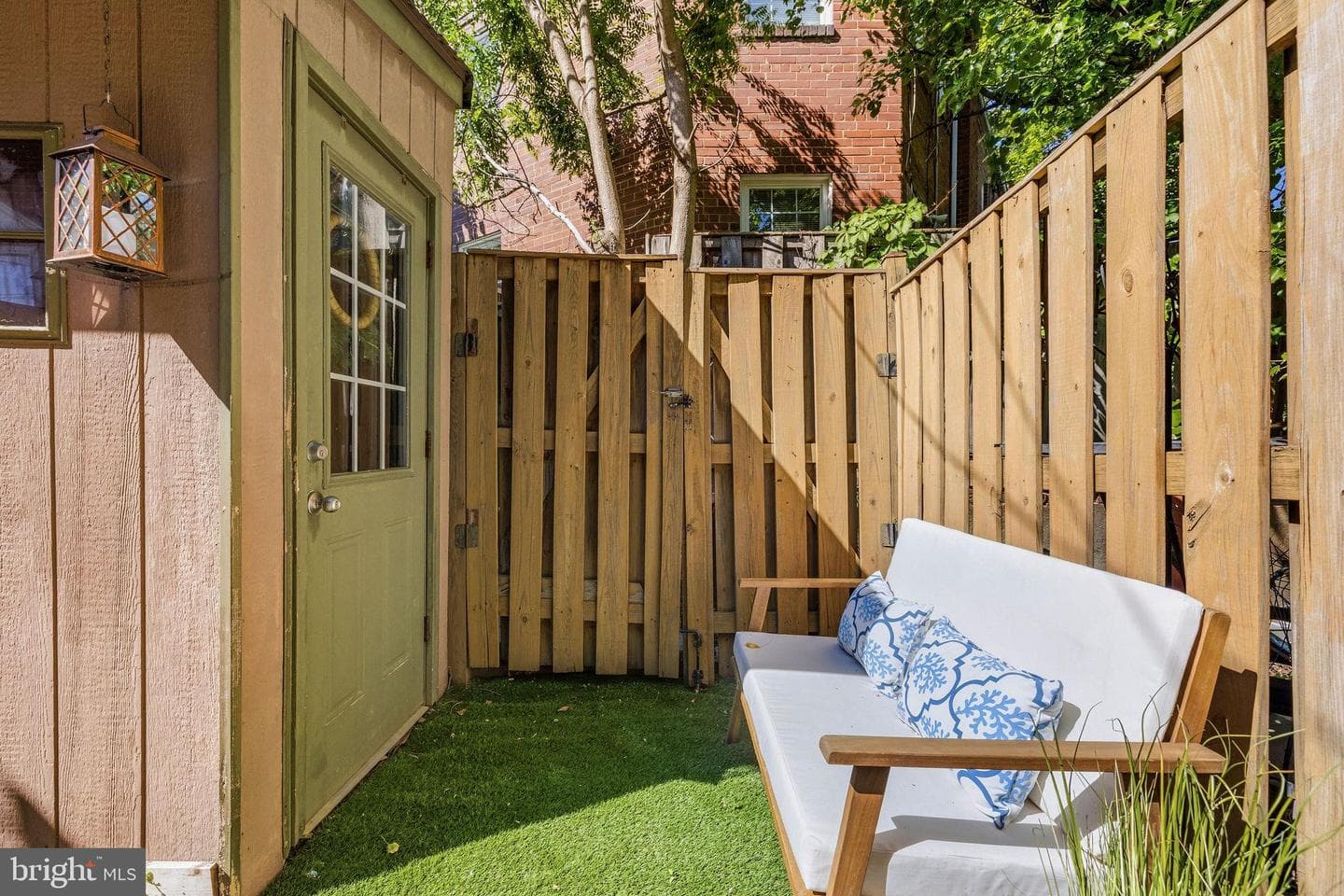 1735 Cameron Street photo 33