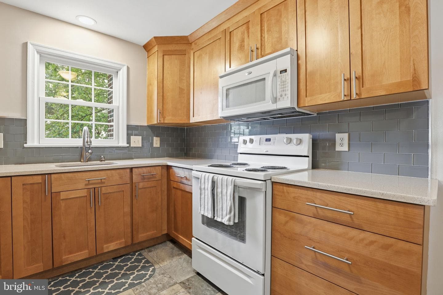 2457 N Stevens Street photo 5