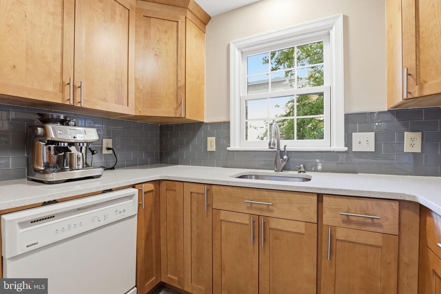 2457 N Stevens Street photo 6