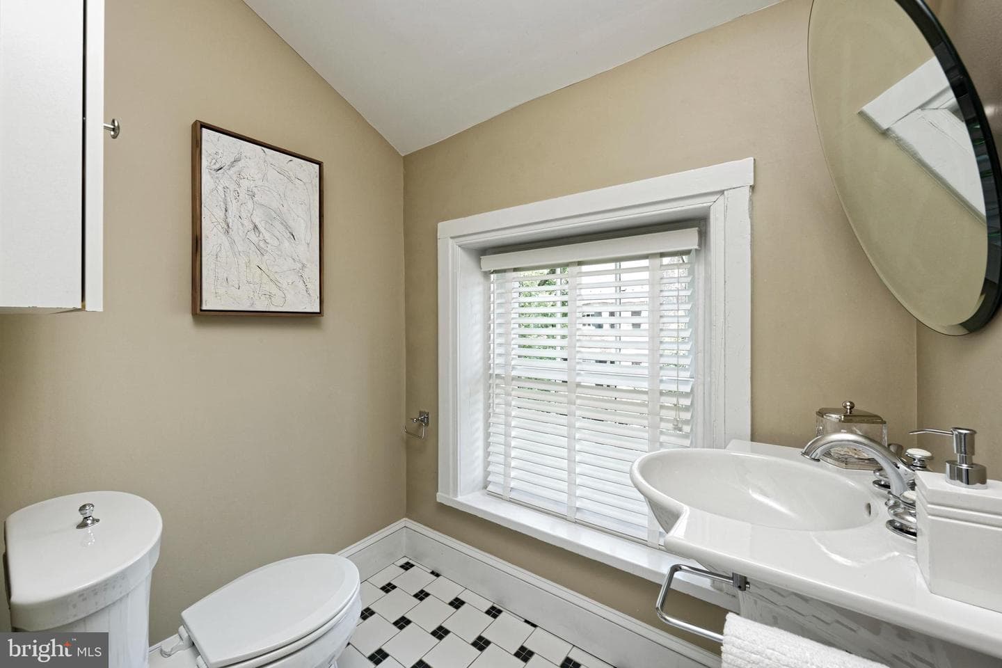 210 S Pitt Street photo 34