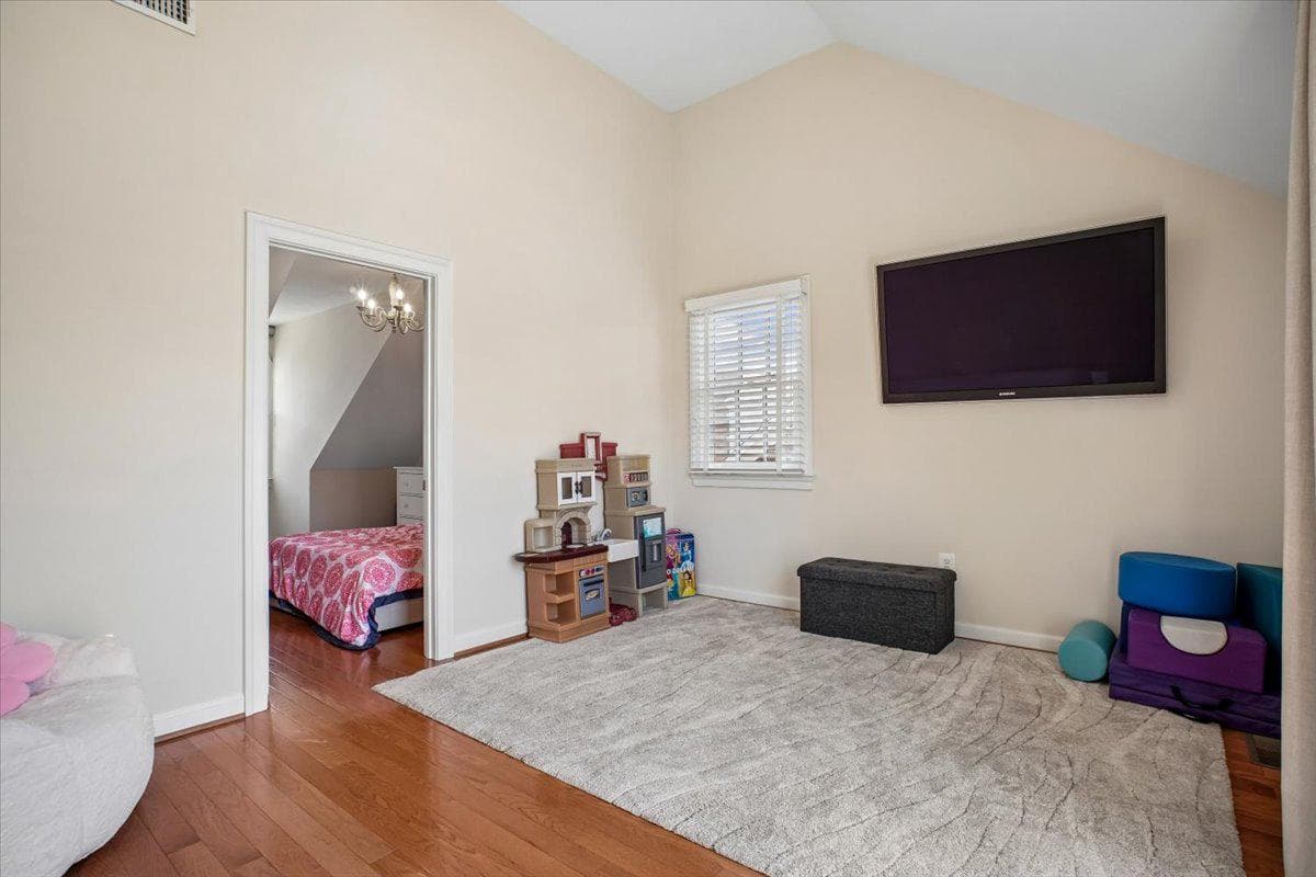 412 Pendleton Street photo 34