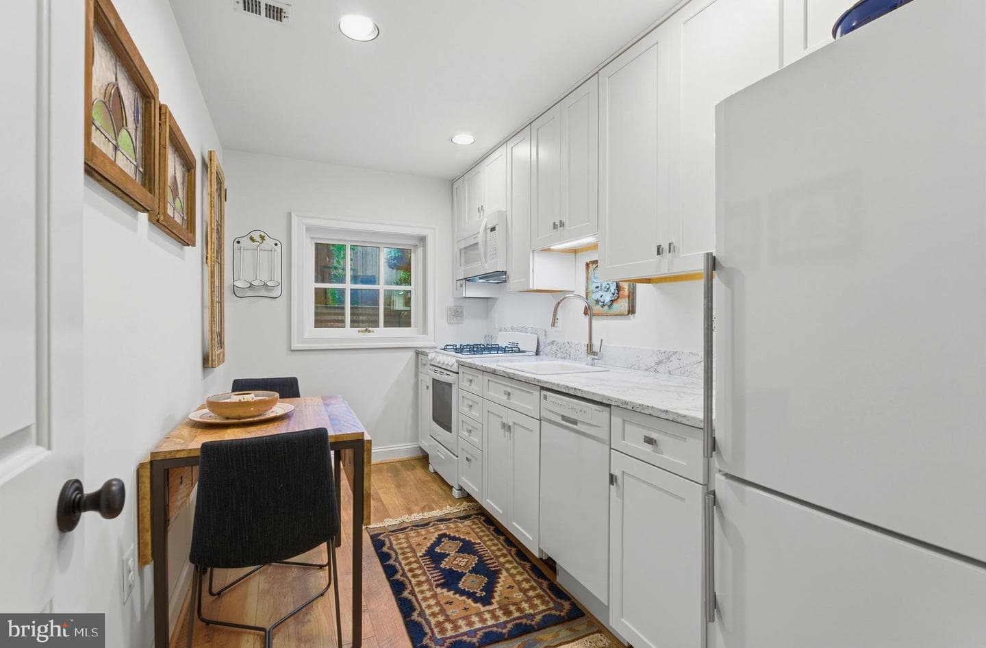808 Oronoco Street photo 28