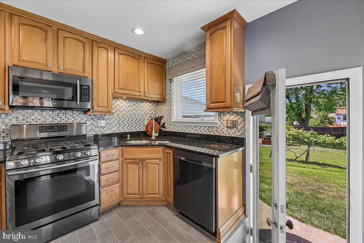 500 N Naylor Street N photo 13