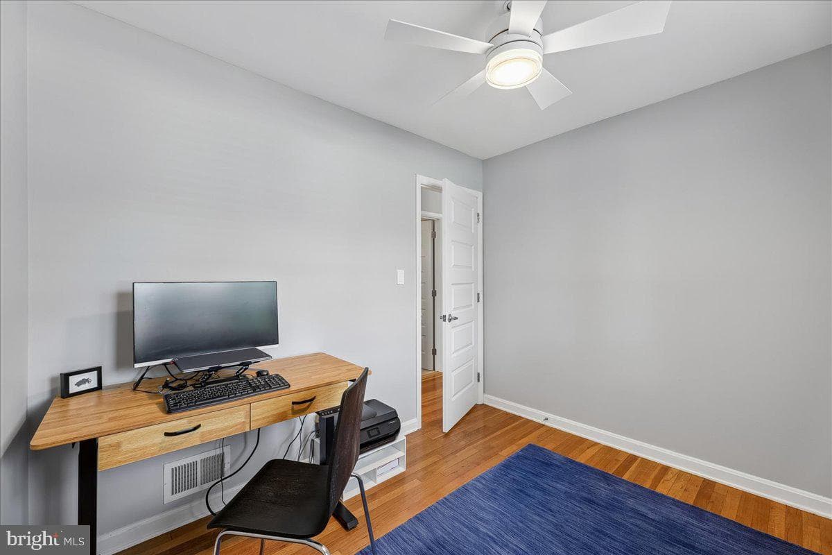 500 N Naylor Street N photo 29
