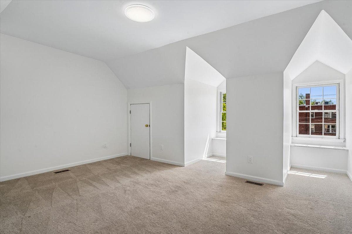 513 Franklin Street photo 32