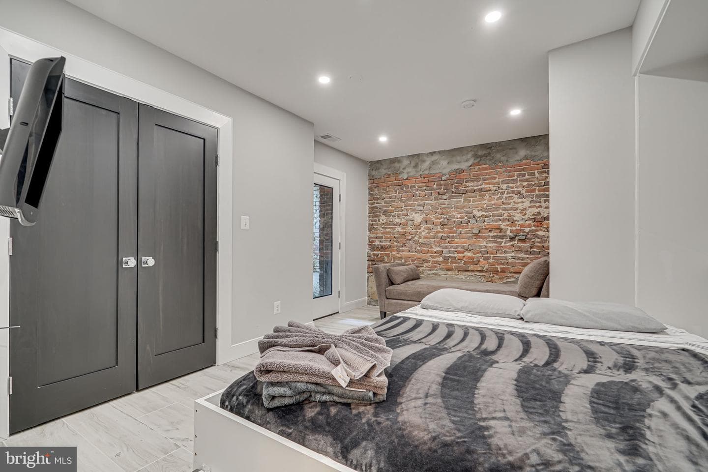 1015 Duke Street photo 46