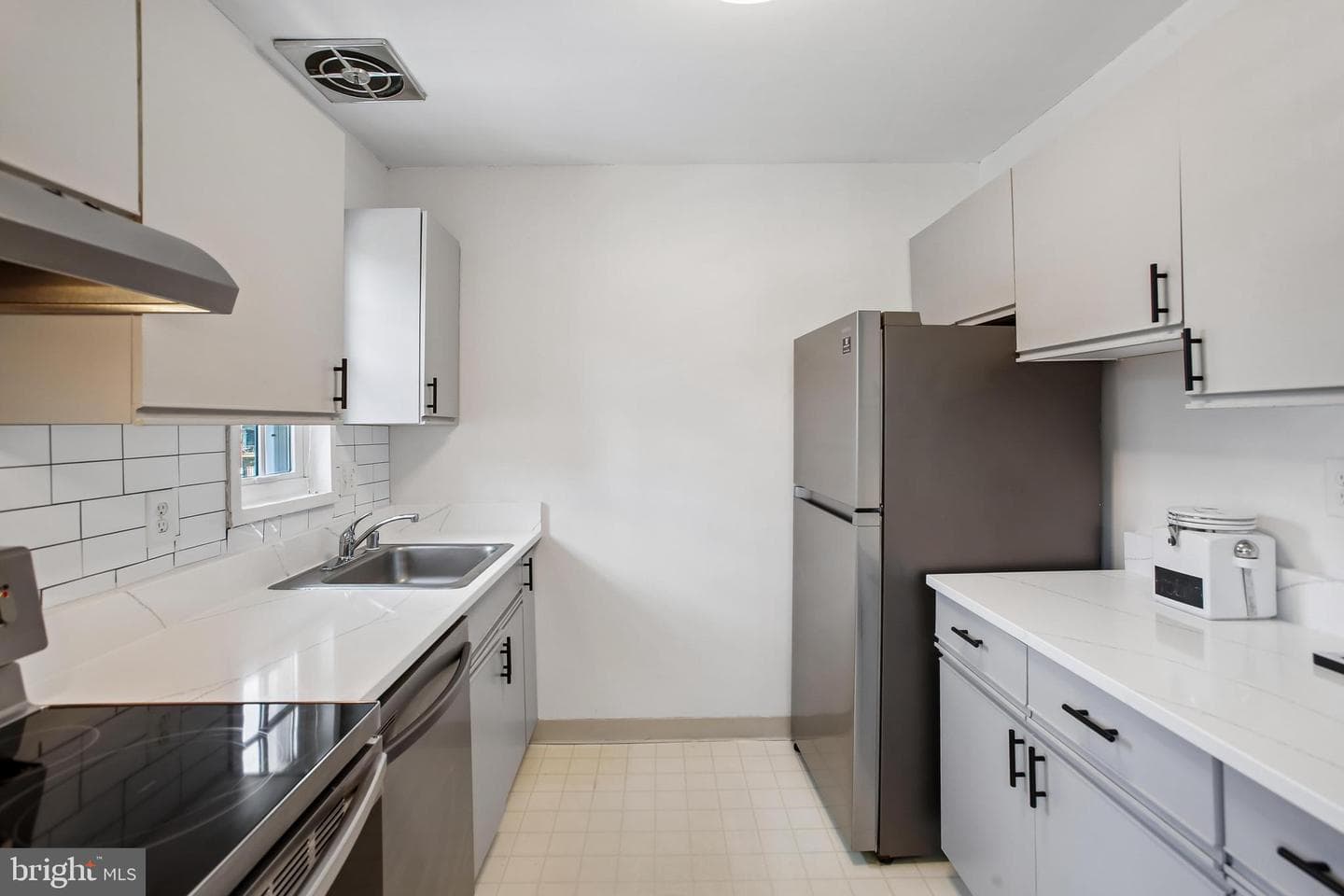 1702 W Abingdon Drive #201 photo 11