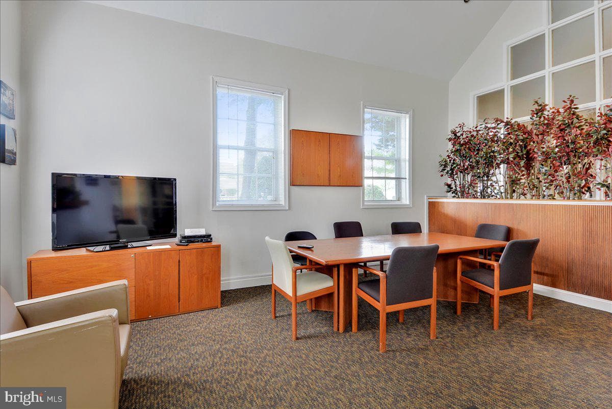 1702 W Abingdon Drive #201 photo 34