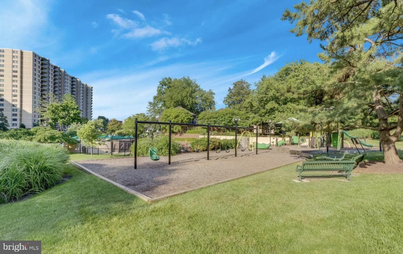 307 Yoakum Parkway #706 photo 42